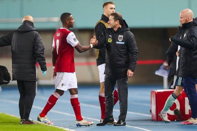 SOCCER - NL, AUT vs NIR VIENNA,AUSTRIA,15.NOV.20 - SOCCER - UEFA Nations League, OEFB international match, Länderspiel, Nationalmannschaft Austria vs Northern Ireland. Image shows David Alaba and head coach Franco Foda (AUT). GEPAxpictures xPhilippxBrem