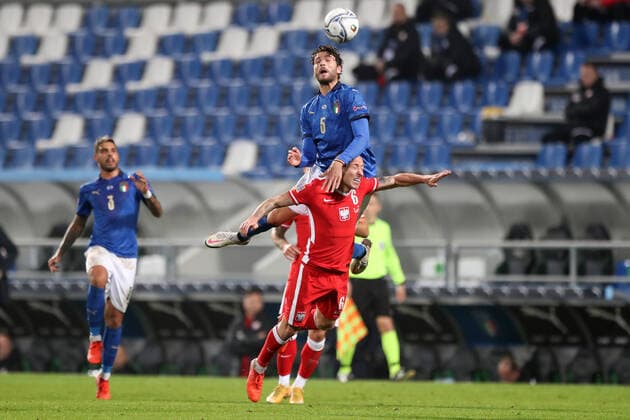 REGGIO EMILIA 15.11.2020 MECZ 5. KOLEJKA LIGA NARODOW GRUPA A1 SEZON 2020 21: WLOCHY - POLSKA 2:0 --- 2020-21 UEFA NATIONS LEAGUE GROUP A1 FOOTBALL MATCH: ITALY - POLAND 2:0 MANUEL LOCATELLI JACEK GORALSKI FOT. PIOTR KUCZA FOTOPYK NEWSPIX.PL --- Newspix.pl  201115PYK0091