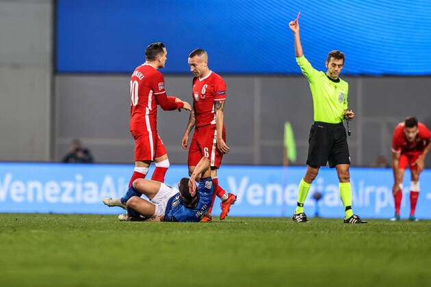 15.11.2020 REGIO EMILA, WLOCHY (REGIO EMILIA, ITALY) STADION CITTA DEL TRICOLORE PILKA NOZNA (FOOTBALL) LIGA NARODOW UEFA ( UEFA NATIONAL LEAGUE ) MECZ WLOCHY - POLSKA ( GAME ITALY - POLAND ) NZ JACEK GORALSKI CZERWONA KARTKA FOTO LUKASZ GROCHALA CYFRASPORT NEWSPIX.PL --- Newspix.pl  20201115CSLG0080