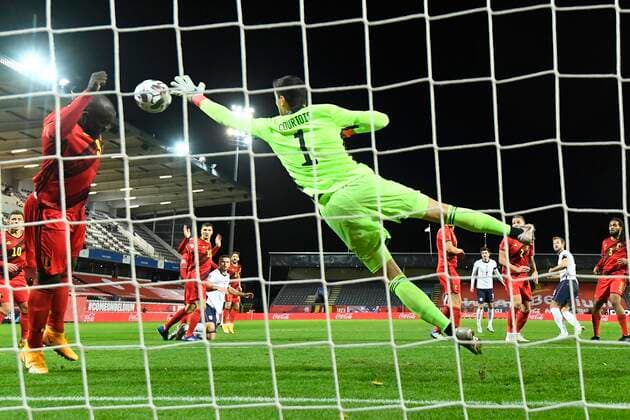 LEUVEN, BELGIUM - NOVEMBER 15 : Thibaut Courtois goalkeeper of Belgium and Romelu Lukaku forward of Belgium saving a ball during the UEFA Nations League match group stage final tournament - League A - Group 2 between Belgium and England on November 15, 2020 in Leuven, Belgium, 15 11 2020 ( Photo by Nico Vereecken Photo News FOOTBALL : UEFA Nations League - League A - Group 2 - Belgique vs Angleterre - 15 11 2020 PHOTONEWS PANORAMIC 