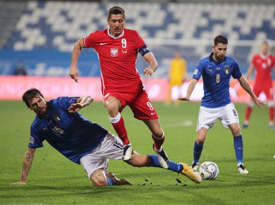 UEFA Nations League Italy vs Poland UEFA Nations League Italy vs Poland on November 15, 2020 in Reggio nell???Emilia, Italy. Pictured: Robert Lewandowski, Francesco Acerbi