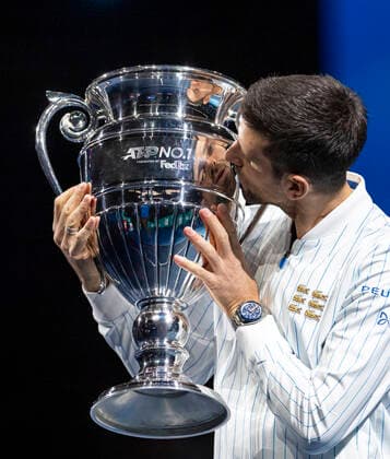 (201116) -- LONDON, Nov. 16, 2020 -- Novak Djokovic of Serbia kisses his ATP, Tennis Herren World No. 1 trophy at the ATP World Tour Finals 2020 in London, Britain, on Nov. 15, 2020. ) (SP) BRITAIN-LONDON-TENNIS-ATP FINAL-WORLD NUMBER 1 HanxYan 