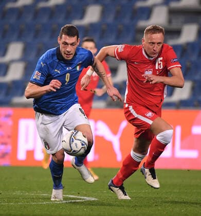 (201116) -- REGGIO EMILIA, Nov. 16, 2020 -- Italy s Andrea Belotti (L) vies with Poland s Kamil Glik during a UEFA Nations League football match between Italy and Poland in Reggio Emilia, Italy, Nov. 15, 2020. (Photo by Xinhua) (SP)ITALY-REGGIO EMILIA-FOOTBALL-UEFA NATIONS LEAGUE-ITALY VS POLAND DanielexMascolo 