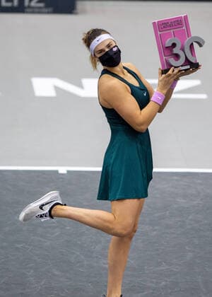 Bilder des Jahres 2020, Sport 11 November Sport Themen der Woche KW46 Sport Bilder des Tages 15.11.2020, TipsArena, Linz, AUT, WTA, Tennis Damen Tour, Upper Austria Ladies Linz, Finale, Siegerehrung, im Bild Siegerin Aryna Sabalenka (BLR) during the winner ceremony of WTA Upper Austria Ladies Linz Tournament at the TipsArena in Linz, Austria on 2020 11 15. **** ONLY GER;FRA;ITA;ESP;SUISSE;GBR **** Linz *** 15 11 2020, TipsArena, Linz, AUT, WTA Tour, Upper Austria Ladies Linz, Final, Award ceremony, in the picture winner Aryna Sabalenka BLR during the winner ceremony of WTA Upper Austria Ladies Linz Tournament at the TipsArena in Linz, Austria on 2020 11 15 ONLY GER FRA ITA ESP SUISSE GBR Linz  EP_rei  