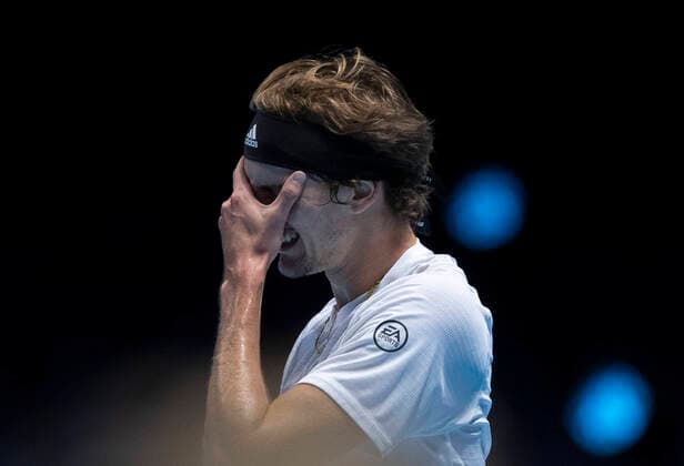 Sport Themen der Woche KW47 Sport Bilder des Tages (201117) -- LONDON, Nov. 17, 2020 -- Alexander Zverev of Germany reacts during the singles group match against Daniil Medvedev of Russia at the ATP, Tennis Herren World Tour Finals 2020 in London, Britain, on Nov. 16, 2020. ) (SP)BRITAIN-LONDON-TENNIS-ATP FINALS-DAY 2 HanxYan 