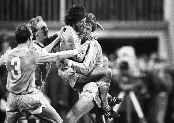 Krefeld, Germany, European Cup Winners Cup Bayer Uerdingen GER vs Dynamo Dresden DDR 7 3 on 19 03 1986 at the Grotenburg Kampfbahn in Krefeld Wolfgang FUNKEL Uerdingen re happy about one of his 3 goals with his brother Friedhelm FUNKEL Uerdingen 2 vs re