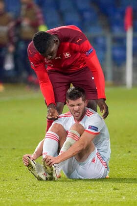 Sergi Roberto, ESP, hi Breel Embolo, SUI, Switzerland Spain, Nations League, international, football, 14 11 2020