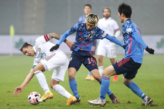 SOCCER - JPN vs MEX, test match GRAZ,AUSTRIA,17.NOV.20 - SOCCER - international match, Länderspiel, Nationalmannschaft Japan vs Mexico, test match. Image shows Jorge Sanchez (MEX), Junya Ito and Daichi Kamada (JPN). GEPAxpictures xChristianxWalgram