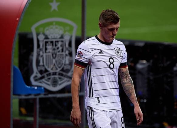 Bilder des Jahres 2020, Sport 11 November Sport Themen der Woche KW47 Sport Bilder des Tages (201118) -- SEVILLE, Nov. 18, 2020 -- Toni Kroos of Germany reacts after the UEFA Nations League group match between Spain and Germany in Estadio La Cartuja in Seville, Spain, Nov. 17, 2020. (Photo by Xinhua) (SP)SPAIN-SEVILLE-UEFA NATIONS LEAGUE-SPAIN VS GERMANY PabloxMorano 