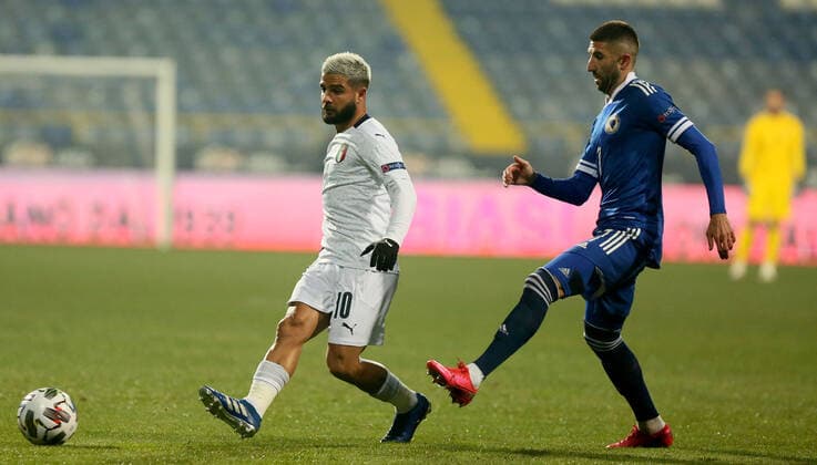 18.11.2020 Sarajevo Bosnia and Herzegodina-Italy Nations League men s football Lorenzo Insigne(L) Italy,Benjamin Tatar(R)Bosnia and Herzegovina :Str 