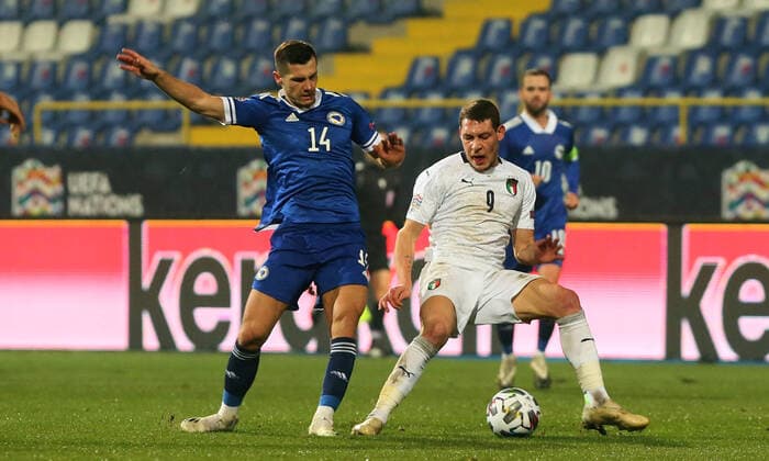18.11.2020 Sarajevo Bosnia and Herzegodina-Italy Nations League men s football Andrea Belotti(R) Italy, Amer Gojak(L) Bosnia and Herzegovina :Str 