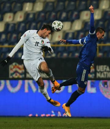 18.11.2020 Sarajevo Bosnia and Herzegodina-Italy Nations League men s football Alesandro Bastoni(L) Italy, Smail Prevljak(R) Bosnia and Herzegovina :Str 
