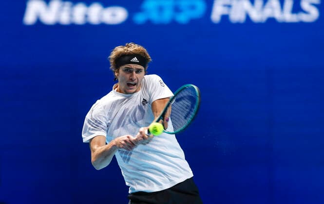 Sport Bilder des Tages (201119) -- LONDON, Nov. 19, 2020 -- Alexander Zverev of Germany hits a return during the singles group match against Diego Schwartzman of Argentina at the ATP, Tennis Herren World Tour Finals 2020 in London, Britain, on Nov. 18, 2020. ) (SP)BRITAIN-LONDON-TENNIS-ATP FINALS-DAY 4 HanxYan 