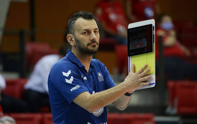 Stuttgart , Volleyball DVV Cup Quarterfinal , Allianz MTV Stuttgart vs Black and White Erfurt , Giannis Athanasopoulos Trainer Stuttgart