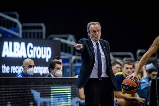 Basketball Berlin 18 11 2020 Euroleague Regualr Season Season 2020 2021 Alba Berlin LDLC ASVEL Villeurbanne Aito Garcia Reneses Alba Berlin, coach