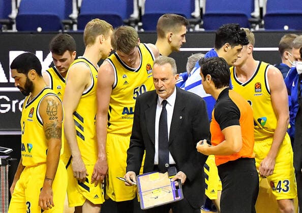 20 11 2020, xlakx, Basketball EuroLeague, Alba Berlin Zenit St Petersburg emspor, v l Peyton Siva Alba Berlin, No 03 ,Jonas Mattisseck Alba Berlin, No 09 ,Niels Giffey Alba Berlin, No 05 ,,Ben Lammers Alba Berlin, No 50 ,Aito Garcia Reneses Alba Berlin Trainer ,Simone Fontecchio Alba Berlin, No 20 Berlin