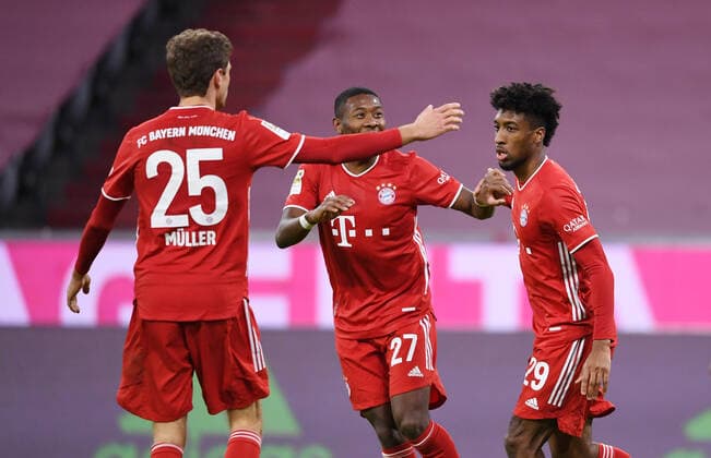 Football 1 Bundesliga Season 20 21 FC Bayern Muenchen SV Werder Bremen Football 1 Bundesliga Season 2020 2021 8 Matchday 21 11 2020 FC Bayern Muenchen SV Werder Bremen JUBEL FC Bayern Muenchen Scorer for 1 1 1 equaliser Kingsley Coman re claps Douglas Costa Mitte and Thomas Mueller li from PHOTO Markus Ulmer Press Photo Ulmer Pool xxNOxMODELxRELEASExx DFL regulations prohibit any use of photographs as image sequences and or quasi video Munich Germany Poolfoto Ulmer Pool ,EDITORIAL USE ONLY
