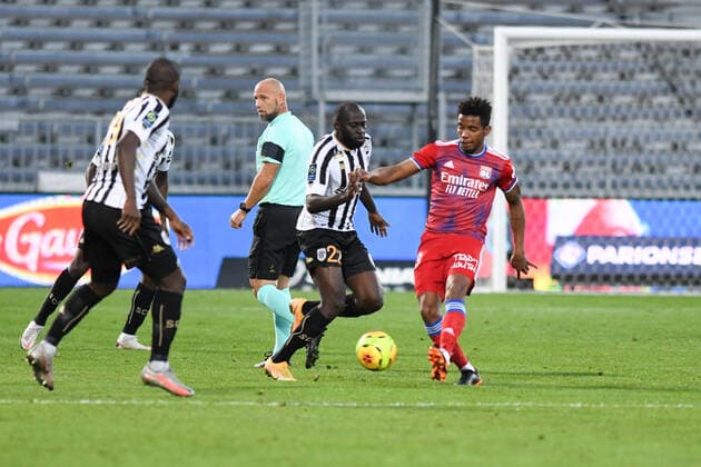 23 - Thiago MENDES (Olympique Lyonnais), 22 - Mattia DE SCIGLIO (Olympique Lyonnais) FOOTBALL : Angers SCO vs Olympique Lyonnais - Ligue 1 Uber Eats - 22 11 2020 RonanHoussin Panoramic 