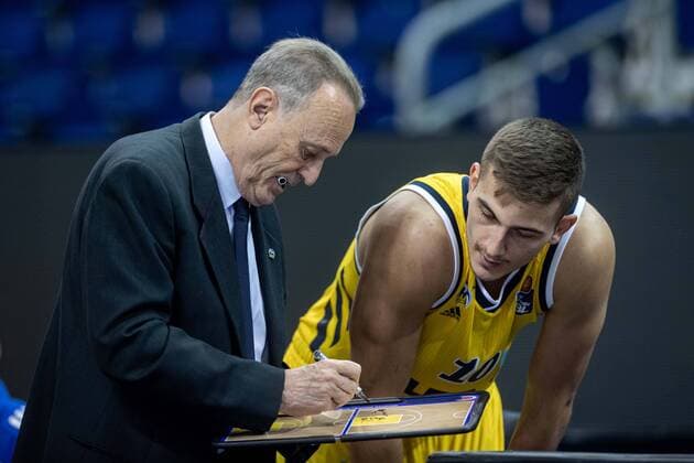 Basketball Berlin 22 11 2020 easyCredit BBL 1 Bundesliga Season 2020 2021 3 Matchday Alba Berlin Telekom Baskets Bonn Aito Garcia Reneses Alba Berlin, Trainer Tim Schneider Alba Berlin, No 10