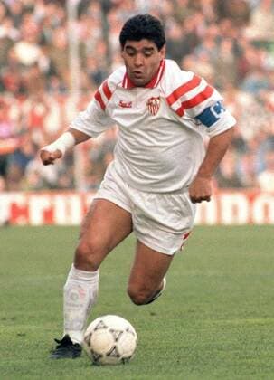 A file photograph dated on 14 March 1993 (issued on 25 November 2020) shows Argentine soccer player Diego Armando Maradona during a Spanish Primera Division League soccer match between Sevilla FC and Espanyol. Diego Maradona died at the age of 60, his agent and friend Matias Morla confirmed on 25 November 2020. Maradona dies at 60 !ACHTUNG: NUR REDAKTIONELLE NUTZUNG!  Copyright: xJ.xMUÑOZx GRAF5337 20201125-637419254348844803