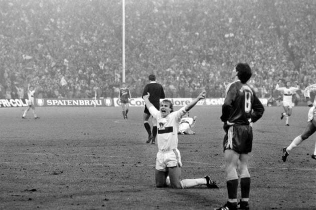15 11 88 FC Bayern Munich VfB Stuttgart Germany, Munich, 15 11 1988, Football, Bundesliga, FC Bayern Munich VfB Stuttgart 3 3 Jürgen Klinsmann VfB Stuttgart