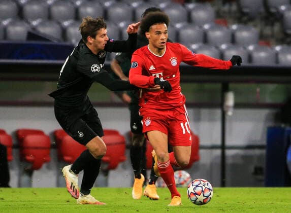 (201126) -- MUNICH, Nov. 26, 2020 -- Leroy Sane (R) of Bayern Munich breaks through the defense from Maximilian Woeber of RB Salzburg during a UEFA Champions League group A match between FC Bayern Munich of Germany and RB Salzburg of Austria in Munich, Germany, Nov. 25, 2020. (Photo by Philippe Ruiz Xinhua) (SP)GERMANY-MUNICH-FOOTBALL-UEFA CHAMPIONS LEAGUE-BAYERN MUNICH VS RB SALZBURG FeixLipu¡¤luyizi 