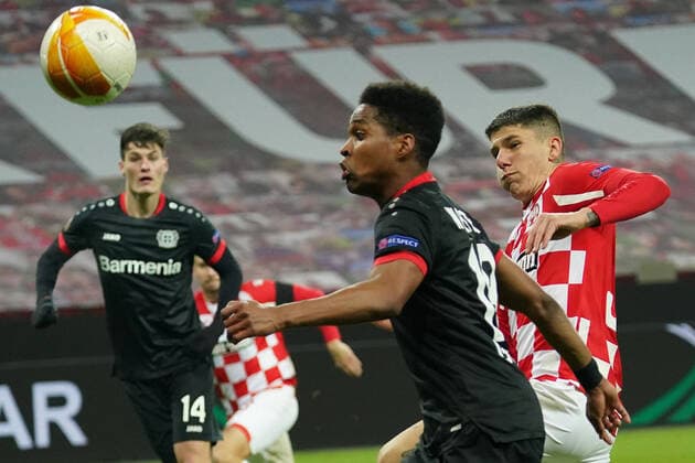 GER, UEFA EL, Bayer 04 Leverkusen GER vs Hapoel Beer Sheva ISR 26 11 2020, BayArena, Leverkusen, Europaleque, Group stage, 4 Matchday, GER, UEFA EL, Bayer 04 Leverkusen GER vs Hapoel Beer Sheva ISR , DFL regulations prohibit any use of photographs as image sequences and or quasi video in the picture picture shows Wendell Leverkusen 18 , in the duel against Or Dadia Hapoel Beer Sheva 30 , nordphotox xMeuter nph00351