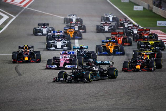 Start of the race, 44 HAMILTON Lewis (gbr), Mercedes AMG F1 GP W11 Hybrid EQ Power+, action during the Formula 1 Gulf Air Bahrain Grand Prix 2020, from November 27 to 29, 2020 on the Bahrain International Circuit, in Sakhir, Bahrain FORMULE 1 : Grand prix du Bahrein - Sakhir - Course - 28 10 2020 DPPI PANORAMIC  44_00120032__GDN6236