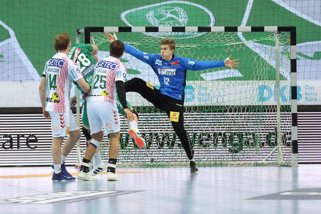 SC DHfK Leipzig vs SC Magdeburg, Liqui Moly HBL, 29 11 20 Handball, 1 Bundesliga, season 2020 2021, 10 matchday SC DHfK Leipzig vs SC Magdeburg on 29 11 20 in the Quarterback Immobilien Arena Leipzig In the picture Maciej GEBALA 28, SC DHfK Leipzig throws against goalkeeper Tobias THULIN 12, SC Magdeburg Copyright: xBEAUTIFULxSPORTS JanxKaeferx