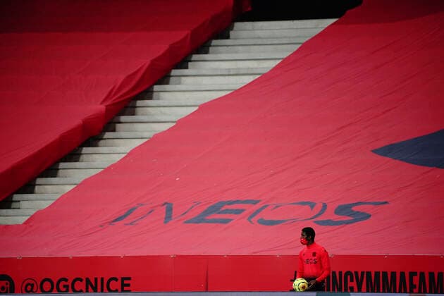 Ramasseur de balle avec masque - covid FOOTBALL : OGC Nice vs Dijon FCO - Ligue 1 Uber Eats - Nice - 29 11 2020 