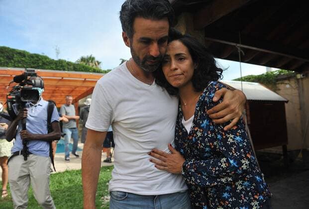Bilder des Jahres 2020, Sport 11 November Sport Themen der Woche KW48 Sport Bilder des Tages Leopoldo Luque (2d), doctor and friend of Diego Maradona, and his wife Romina (d) react before a press conference, PK, Pressekonferenz at his private home in Adrogue, Argentina, 29 November 2020. Leopoldo Luque, Diego Maradona s doctor and whose office and house were raided this Sunday, assured that he did the best that he could for the ex-footballer but clarified that he was not responsible for his health and that the ten decided for himself. Maradona s doctor says he did the best he could and denies responsibility !ACHTUNG: NUR REDAKTIONELLE NUTZUNG!  Copyright: xEnriquexGarciaxMedinax AME1930 20201129-637422841508576063