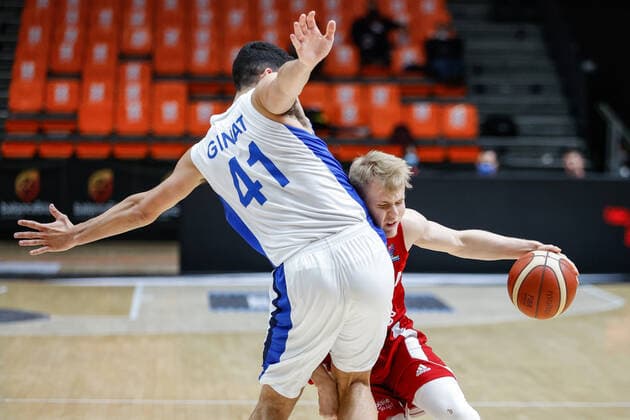 Walencja, 30.11.2020 KOSZYKOWKA KADRA REPREZENTACJA POLSKI MECZ Polska - Izrael POLISH national team, Nationalteam BASKETBALL POLAND GAME Polska - Izrael NZ Tomer Ginat , Lukasz Kolenda , FOT. WOJCIECH FIGURSKI 058sport.pl NEWSPIX.PL --- Newspix.pl  20201130_212__IG_9435