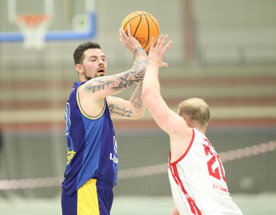 Basketball, ProB BARMER 2 Basketball Bundesliga, catch-up game from 2 matchday, ETV Hamburg EN Baskets Schwelm 59 81 , DARIO FIORENTINO Schwelm, l , Vladimir Migunov Wandsbek Hamburg