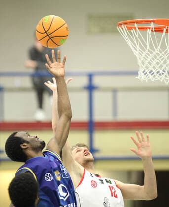 Basketball, ProB BARMER 2 Basketball Bundesliga, catch-up game from 2 matchday, ETV Hamburg EN Baskets Schwelm 59 81 , MONTRAEL SCOTT Schwelm, l , Jan Gust Wandsbek Hamburg