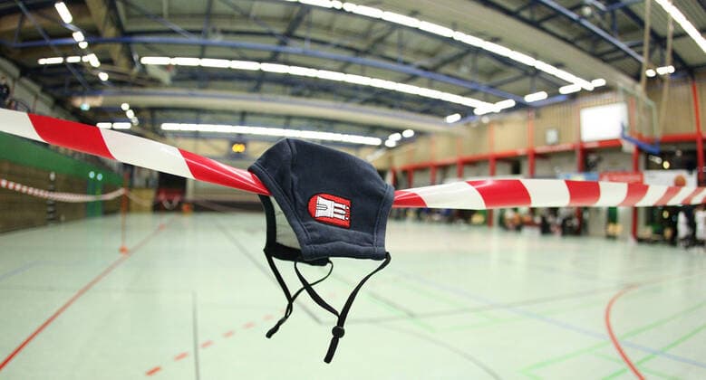 Basketball, ProB BARMER 2 Basketball Bundesliga, catch-up game of the 2 matchday, ETV Hamburg EN Baskets Schwelm 59 81 , A mouth and nose mask with the logo of Hamburg hangs from the border of the field The field was closed off with a fluttering band because of the hygiene concept of the ETV Only the players and referees were allowed to enter it Symbol picture Sport in the Coronakrise, Symbol photo Sport in the Coronakrise Wandsbek Hamburg