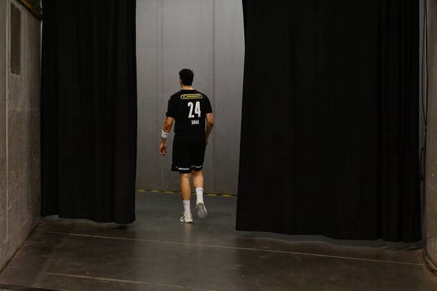 Frederik Simak Füchse , on his way to the cabin Füchse Berlin Dinamo Bucharest European League, EHF Cup Mens , 2020 2021, Group stage, Men, Men, Men, Handball, Germany, Germany, Max Schmeling Halle Berlin, 1 12 2020