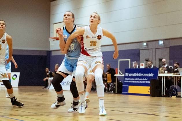 BERGISCH GLADBACH, GERMANY, DEC 2nd Bente van Beers ( 12 Bascats) and Birthe Thimm ( 16 Rheinland Lions) in action during the Toyota-DBBL-Cup game between the Rheinland Lions and the Capitol Bascats Düsseldorf at Schulzentrum Herkenrath, Bergisch Gladbach, Germany. T. HERZBERG Rheinland Lions vCapitol Bascats Düsseldorf 