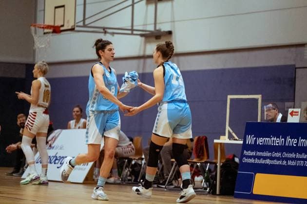 BERGISCH GLADBACH, GERMANY, DEC 2nd Anja Fuchs-Robetin ( 8 Bascats) gets substituted by Bente van Beers ( 12 Bascats) during the Toyota-DBBL-Cup game between the Rheinland Lions and the Capitol Bascats Düsseldorf at Schulzentrum Herkenrath, Bergisch Gladbach, Germany. T. HERZBERG Rheinland Lions vCapitol Bascats Düsseldorf 