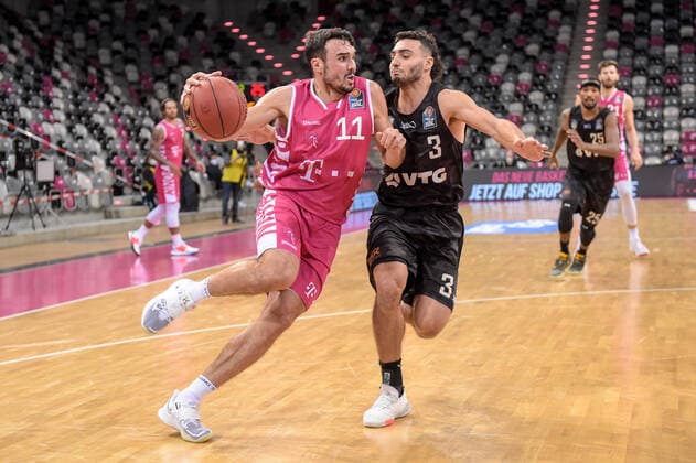 easyCredit BBL, Telekom Baskets Bonn vs Hamburg Towers, 03 12 2020 Anthony DiLeo Telekom Baskets Bonn 11 ,Maximilian DiLeo Hamburg Towers 3 , easyCredit BBL, Telekom Baskets Bonn vs Hamburg Towers on 03 12 2020 at the Telekom Dome Bonn, Bonn Nordrhein Westfalen Copyright: xBEAUTIFULxSPORTS Mueller-Laschetx