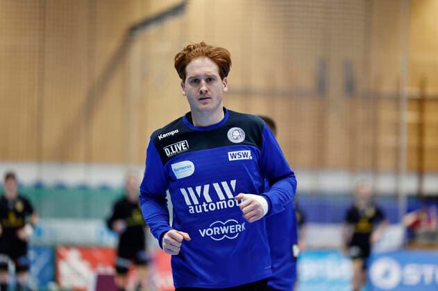 GER, 1 HBL Men, Bergischer HC vs HSC 2000 Coburg 03 12 2020, Klingenhalle, Solingen, GER, 1 HBL Men, Bergischer HC vs HSC 2000 Coburg, in the picture picture picture shows shows during warm up, single action, Lukas Stutzke BHC 39 , nordphotox xMeuter nph00351