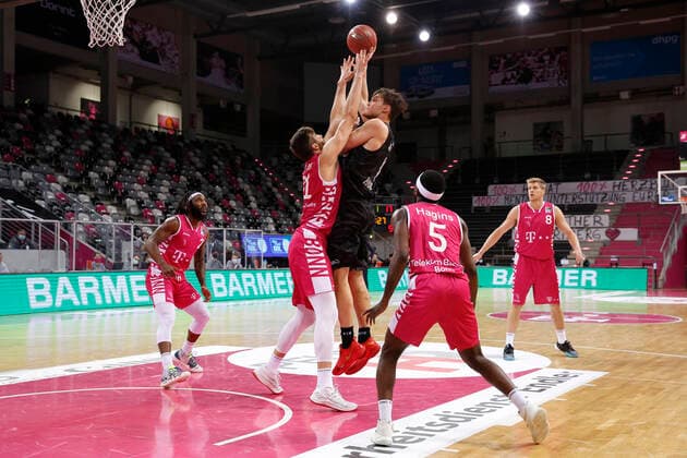BBL easyCredit Basketball Bundesliga Season 2020 2021 4 Matchday on Thursday, 03 December 2020 at the Telekom Dome Telekom Baskets Bonn Hamburg Towers v l Leon Kratzer Bonn , Maik Kotsar Towers Telekom Baskets Bonn Hamburg Towers