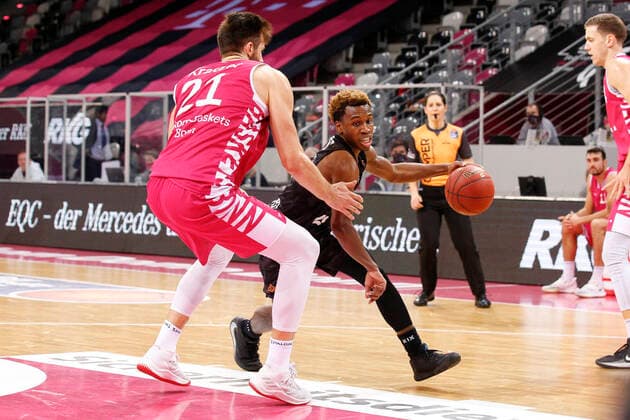 BBL easyCredit Basketball Bundesliga Season 2020 2021 4 Matchday on Thursday, December 03, 2020 at Telekom Dome Telekom Baskets Bonn Hamburg Towers v l Leon Kratzer Bonn , TJ Shorts II Towers Telekom Baskets Bonn Hamburg Towers