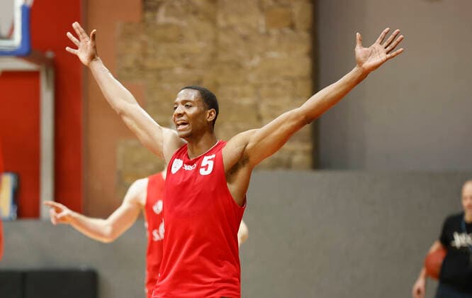 Germany, Wuerzburg, Trainingszentrum s Oliver Wuerzburg, 04 12 2020, emspor, emonline, despor, deonline, Training s Oliver Wuerzburg with Justin Sears Picture from left starts Justin Sears s Oliver Wuerzburg against Braunschweig for the first time for s Oliver Wuerzburg in the BBL, after surviving injury Copyright: HMBxMedia xHeikoxBecker
