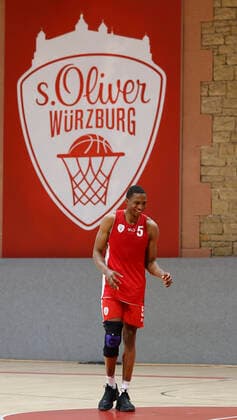 Germany, Wuerzburg, Trainingszentrum s Oliver Wuerzburg, 04 12 2020, emspor, emonline, despor, deonline, Training s Oliver Wuerzburg with Justin Sears Picture from left starts Justin Sears s Oliver Wuerzburg against Braunschweig for the first time for s Oliver Wuerzburg in the BBL, after surviving injury Copyright: HMBxMedia xHeikoxBecker