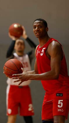 Germany, Wuerzburg, Trainingszentrum s Oliver Wuerzburg, 04 12 2020, emspor, emonline, despor, deonline, Training s Oliver Wuerzburg with Justin Sears Picture from left starts Justin Sears s Oliver Wuerzburg against Braunschweig for the first time for s Oliver Wuerzburg in the BBL, after surviving injury Copyright: HMBxMedia xHeikoxBecker