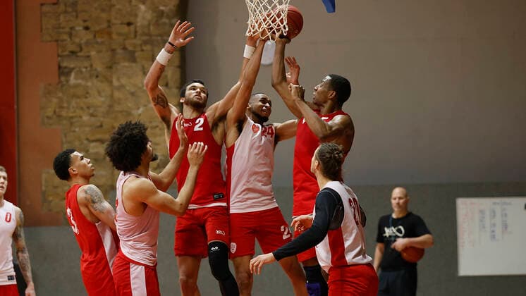 Germany, Wuerzburg, Training Center s Oliver Wuerzburg, 04 12 2020, emspor, emonline, despor, deonline, Training s Oliver Wuerzburg with Justin Sears Picture from left Tyson Ward s Oliver Wuerzburg , Zach Smith s Oliver Wuerzburg , Brekkott Chapman s Oliver Wuerzburg , Cameron Hunt s Oliver Wuerzburg , Justin Sears s Oliver Wuerzburg and Julian Albus s Oliver Wuerzburg Copyright: HMBxMedia xHeikoxBecker