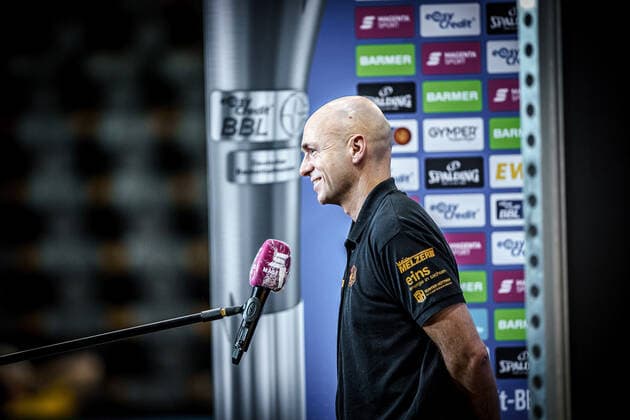 easyCredit BBL 4 matchday EWE Baskets NINERS Chemnitz Basketball Oldenburg 04 12 2020 Season 2020 2021 easyCredit BBL 4 matchday EWE Baskets NINERS Chemnitz Head Coach Rodrigo Pastore only editorial use commercial use only after consultation with the photographer Oldenburg Germany
