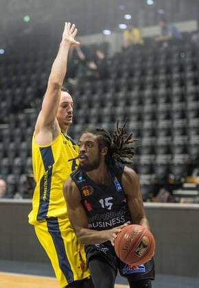 GER, Basketball, EWE Baskets Oldenburg vs. NINERS Chemnitz 04 12 2020, EWE Arena, Oldenburg, GER, easy Credit BBL, EWE Baskets Oldenburg vs. NINERS Chemnitz, in the picture Marcus THORTON NINERS Chemniz 15 Karsten TADDA EWE Baskets Oldenburg 9 nordphotoxRojahn nph00310