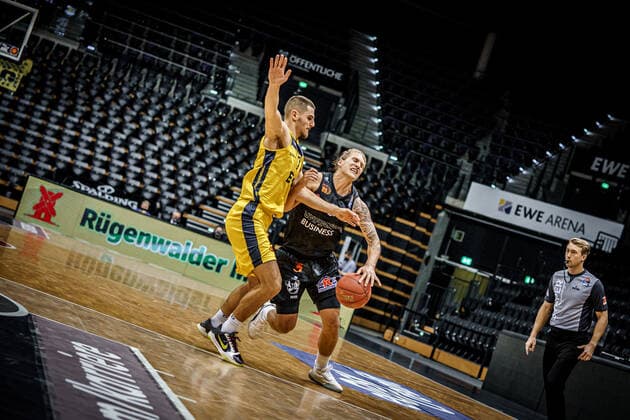 easyCredit BBL 4 matchday EWE Baskets NINERS Chemnitz Basketball Oldenburg 04 12 2020 Season 2020 2021 easyCredit BBL 4 matchday EWE Baskets NINERS Chemnitz No 03, Malte Ziegenhagen 7, Sebastian Herrera, EWE Baskets Oldenburg only editorial use commercial use use only after consultation with the photographer Oldenburg Germany