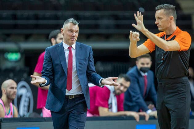 2020-12-04 Kaunas Lithuania. Basketball team Zalgiris Kaunas plays vs Barca Basket Euroleague game at Zalgiris arena in Kaunas on Friday 4 of December 2020. coach SARUNAS JASIKEVICIUS. Kaunas Lithuania  Copyright: xKarolisxKavolelisx euroleague basketball